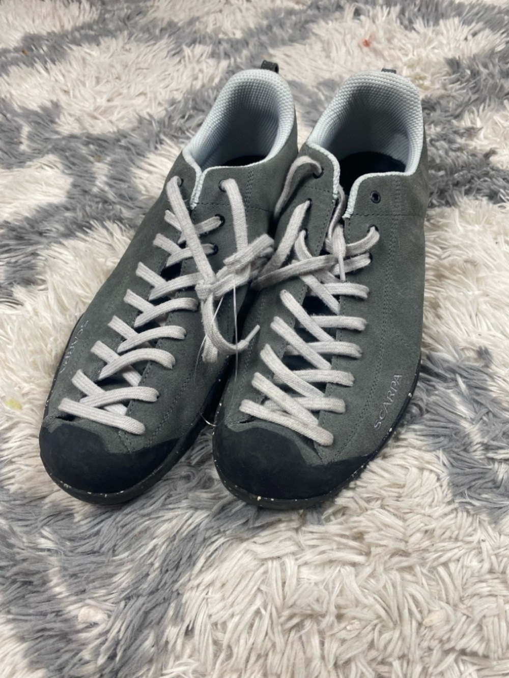 Scarpa Gray Suede Low-Profile Lace-Up Athletic Shoes
